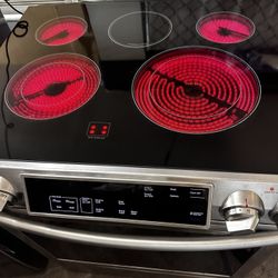 Samsung Stove Like New, Just Oven Doenst Work. 