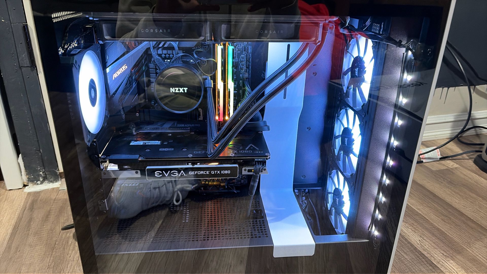 Gaming Pc With Gaming Monitor Together 