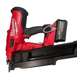 Milwaukee M18 FUEL 21 Degree Framing Nailer Kit 2744-21