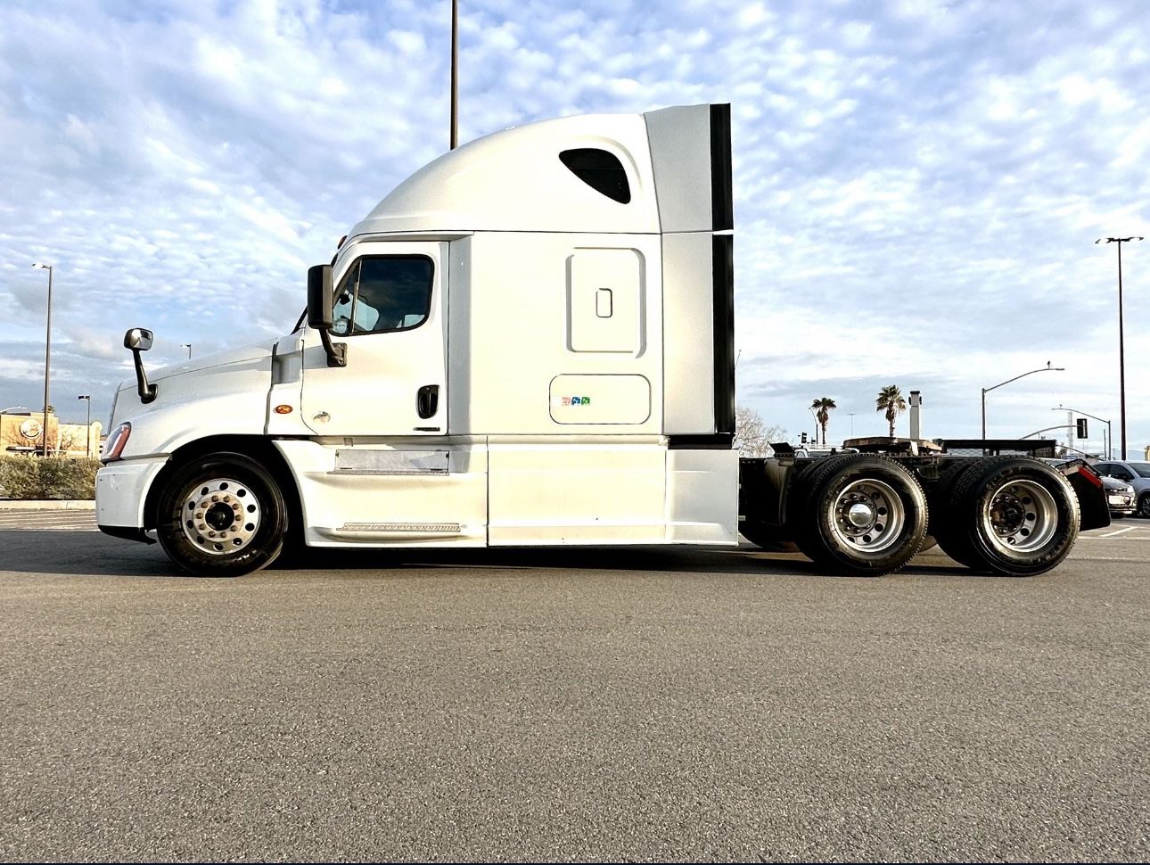 2016 Freightliner Cascadia Double Sleeper Kenworth Mac Volvo Big Rig 18