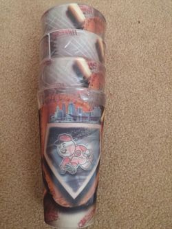 CINCINNATI REDS 3D TEAM CUPS. SETS OF 4