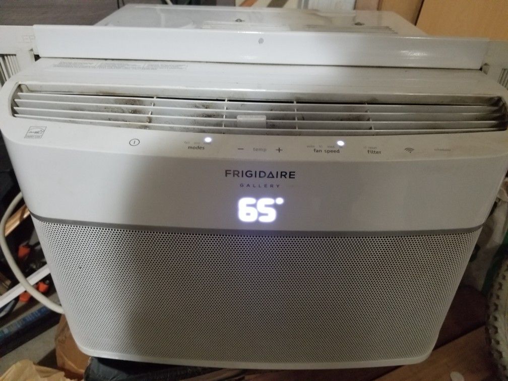 8000 btu Frigidaire window ac Fresno area. No shipping