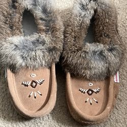 SoftMoc Moccains With Fur- Size 8