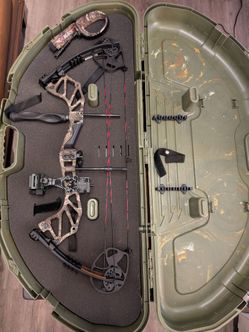 BlackOut Intrigue XS Compound Bow w/ Plano Case