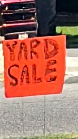 Yard sale 🏠👀