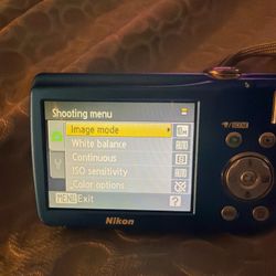 Nikon CoolPix S220 Digital Camera