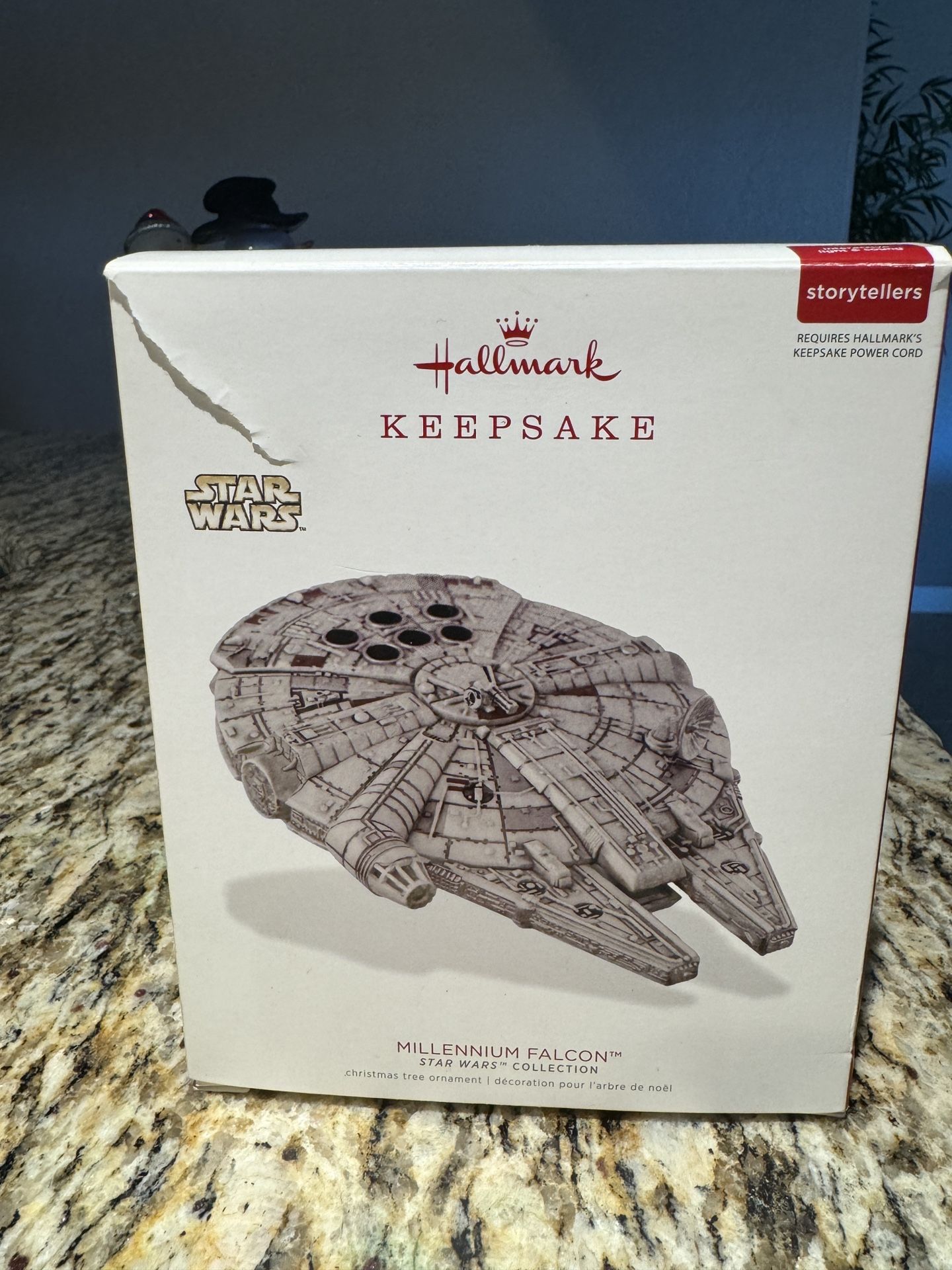 Hallmark 2018 Keepsake Ornament Star Wars Millennium Falcon Storyteller