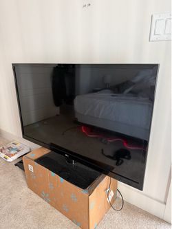LG 47” and TV mount