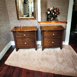 2 Nightstands