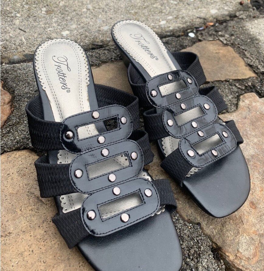 Trotters Sandals Slides Black, size 9.5 Narrow (AA)