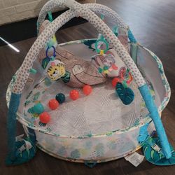 Infantino 4-in-1 Jumbo Activity Gym & Ball Pit. Balls