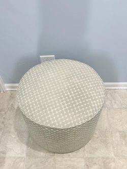 Beautiful ikea ottoman 23”w by 23”d by 18”h. (MUST SELL TODAY)