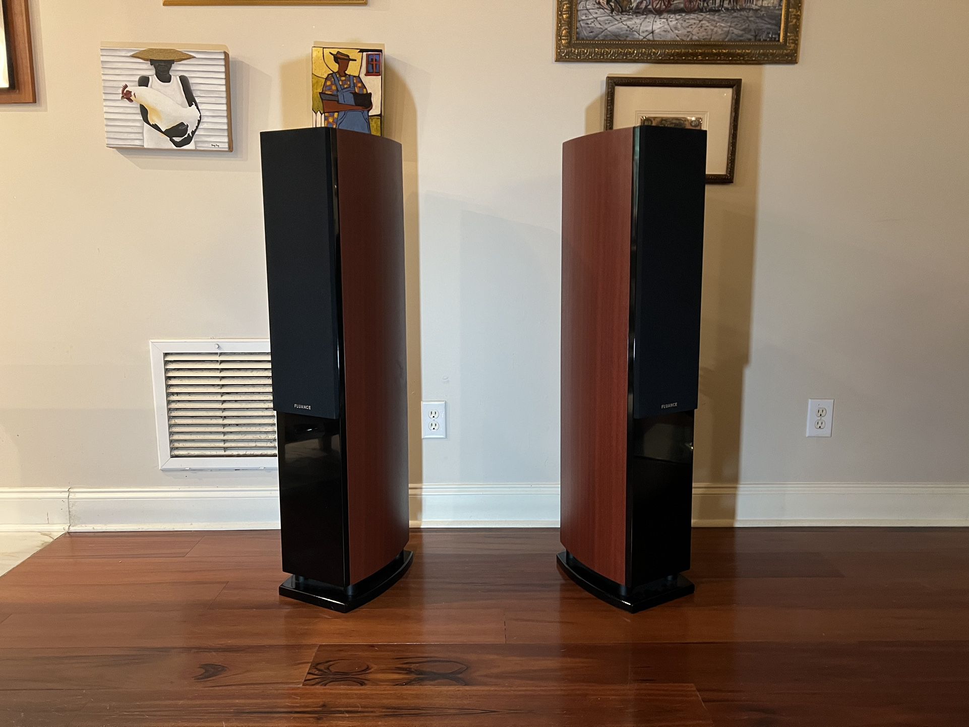 Fluance Floor mounted Speakers
