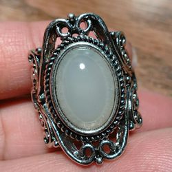 Very Attractive Ladies Unique Design Moonstone Ring, size 8,😘