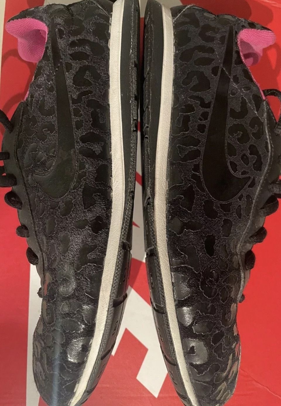 Nike women’s sneakers Size 7 Authentic