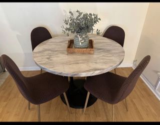 Round Table Dining Set With Chairs