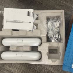 NEW Philips sonicare: travel case and charger