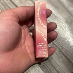 Kylie Plumping Powder Matte Lip