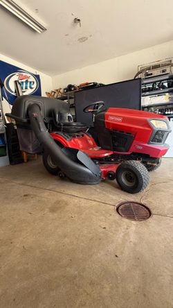 2017 Craftsman LT2200 42” 19hp Briggs No hour meter. I’m the second owner.