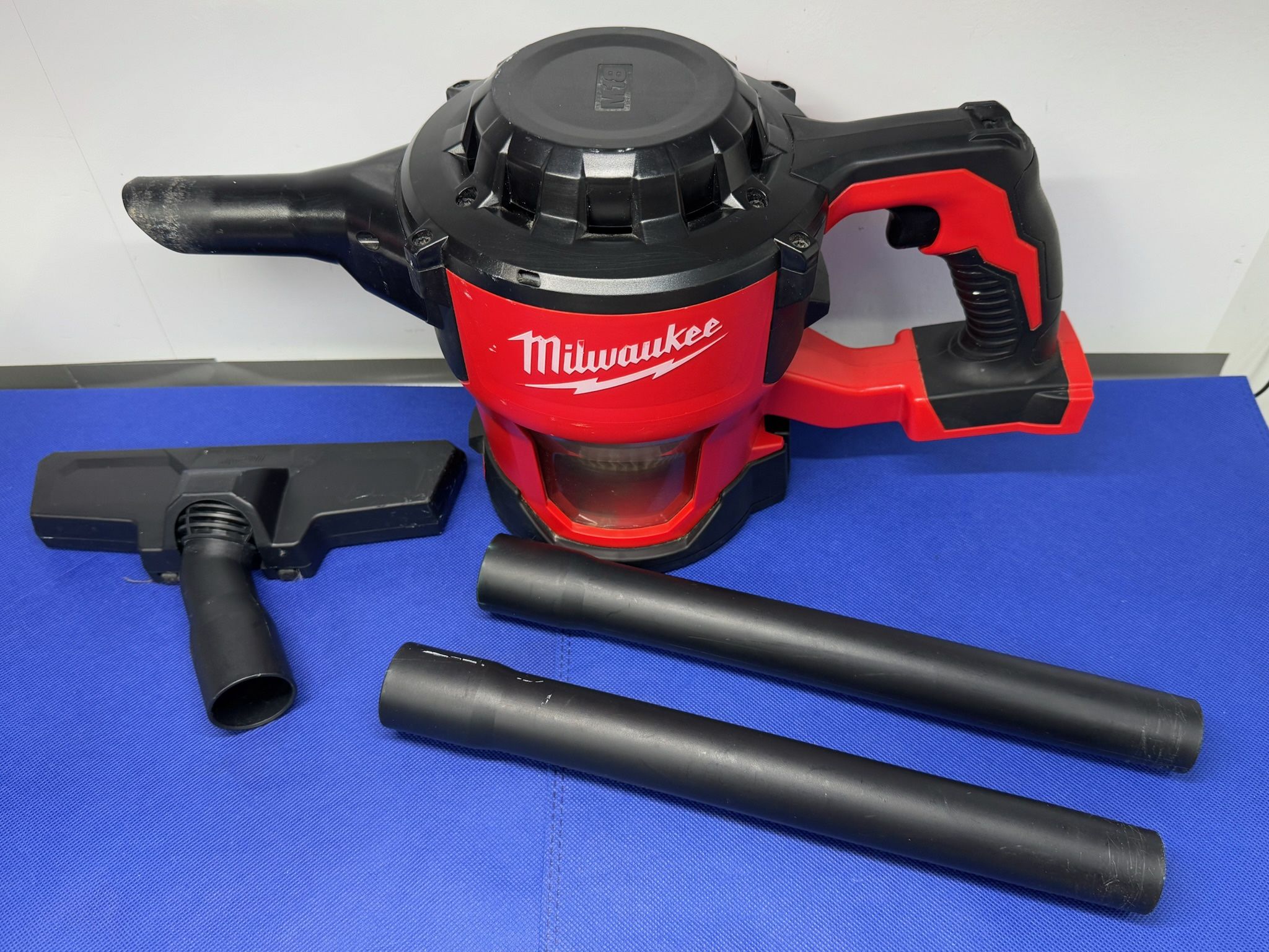 MILWAUKEE 0882-20 Bagless M18 18-Volt Lithium-Ion Cordless HEPA Compact Handheld Vacuum (Tool-Only)