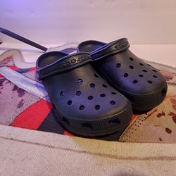 navy blue crocs