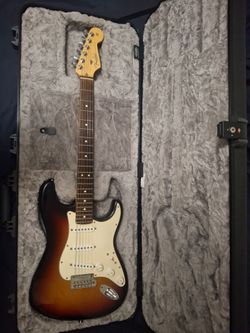 Fender American Standard Stratocaster  (upgraded with fender locking tuners)