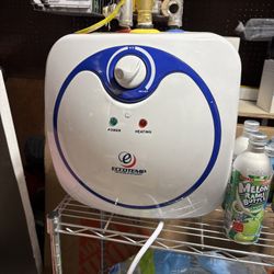 New 2.5gal Water Heater