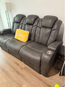 Power recliner sofa