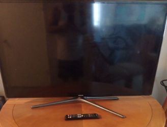 Used 50 inch Samsung flat-screen tv with remote.