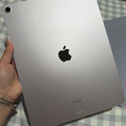📱 For Sale: iPad Air 13-inch – Like New