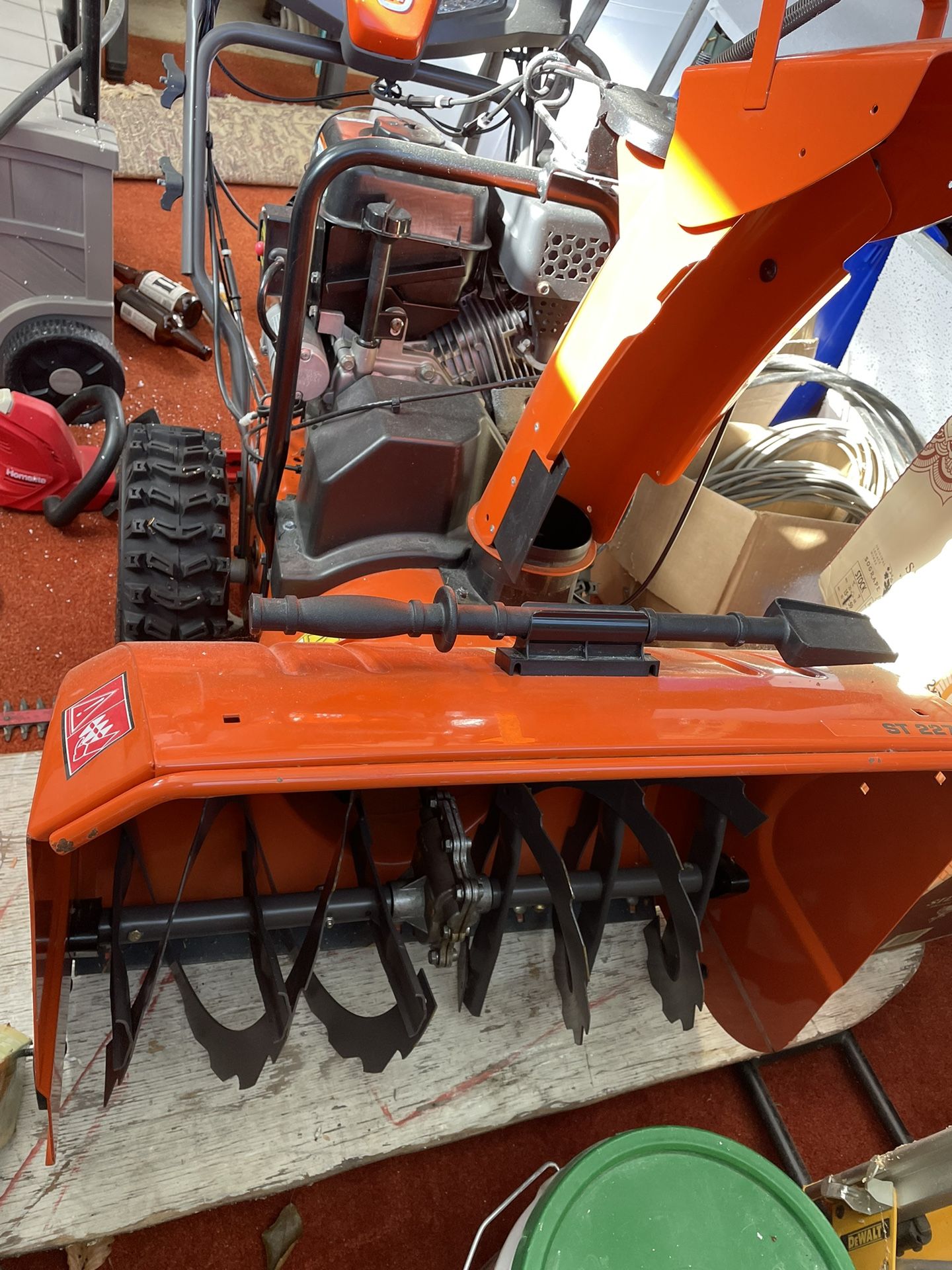 HUSQVARNA ST227 SNOWBLOWER