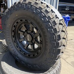 17 inch rims with mud terrain Tires 33/12.50/17