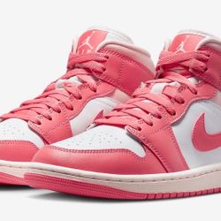 Air Jordan 1 Mid “Strawberries and Cream”