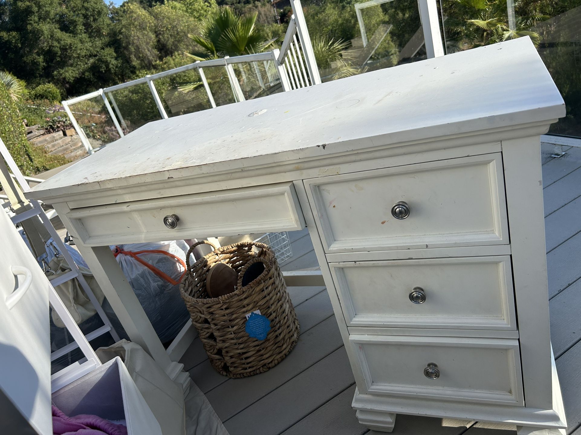 Free White Desk - Needs Paint! Great Project