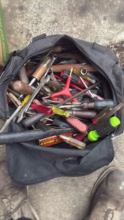 Whole bag of cool, screwdrivers, renters, etc. whole bag
