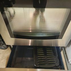 Samsung Electric Range - Black And Silver