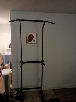 Pull up bar
