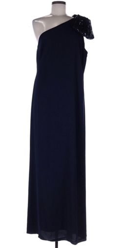 The Lauren Ralph Lauren women's Evening Gown is a sophisticated and elegant dress designed for formal occasions. Known for its high-quality craftsmans