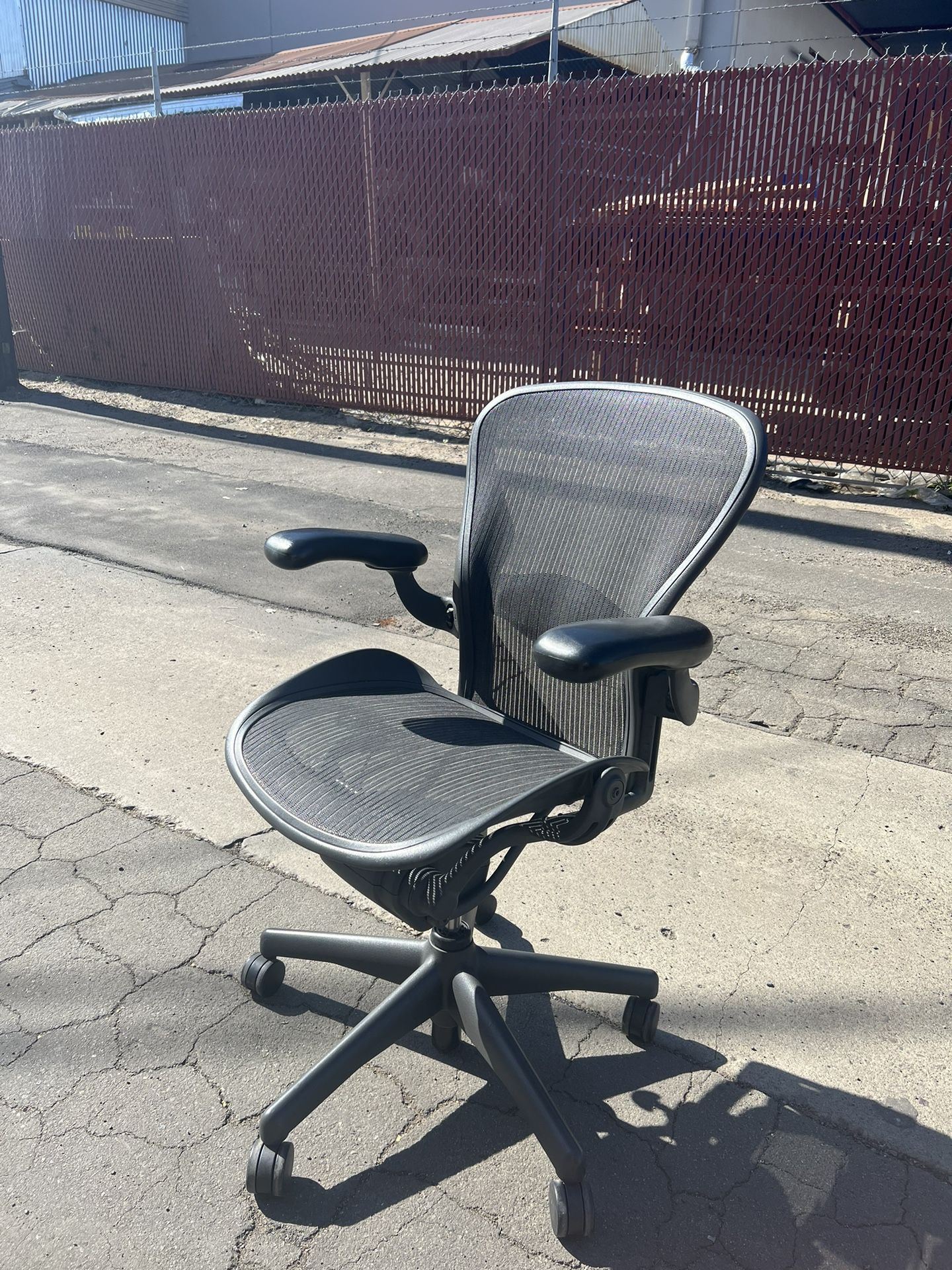 4 Herman Miller Aeron Chairs for Sale in Anaheim, CA OfferUp