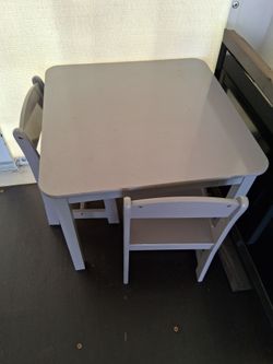 Little kid table and chairs