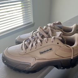 (new)Cardi B Reebok Line