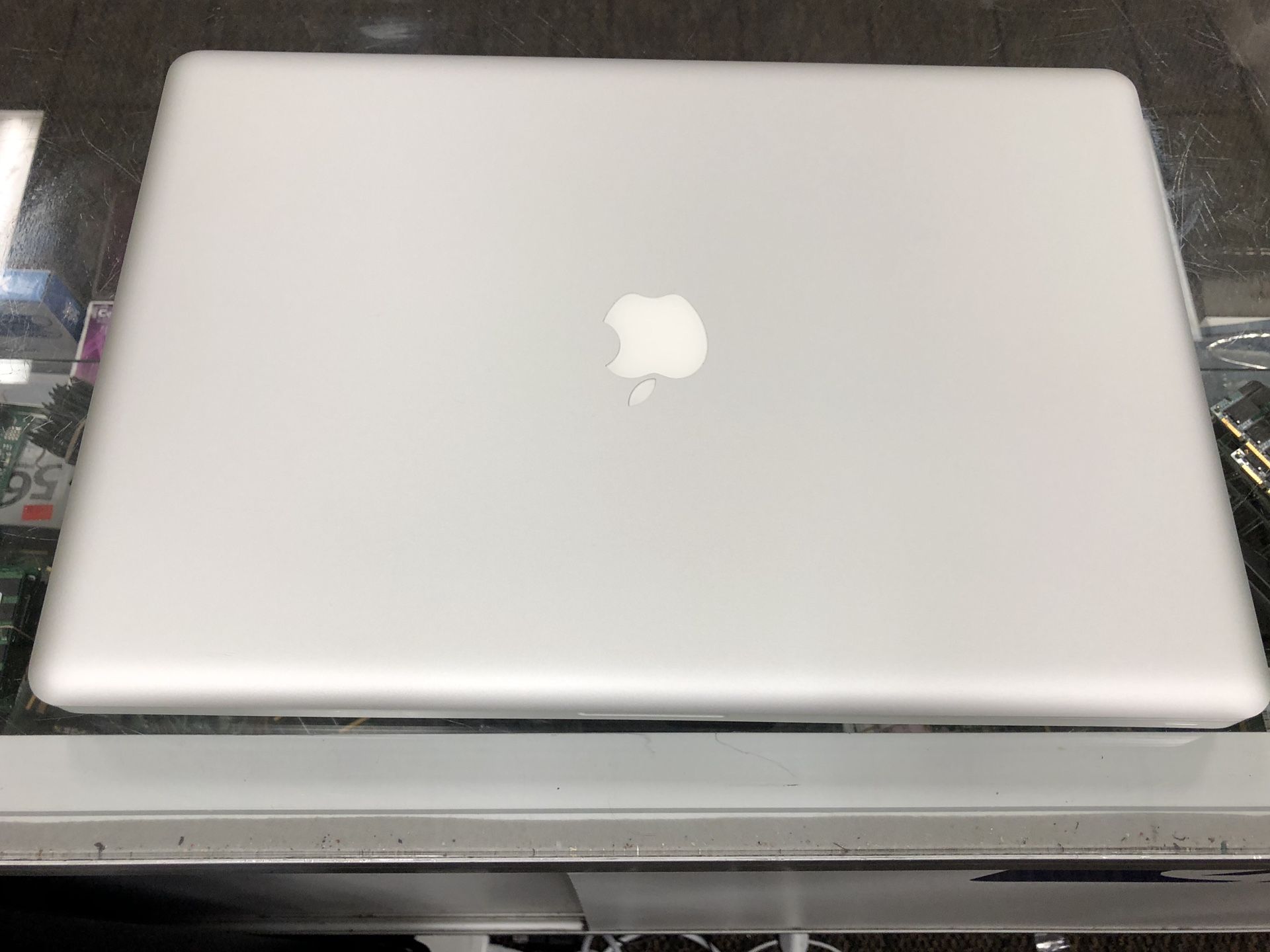 2011 Macbook Pro Intel core i7 Processor, 500gb hard drive, 8gb Ram CD/DVD Yosemite OSX