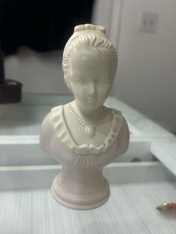 Avon 18th Century Classic Figurine Young Girl