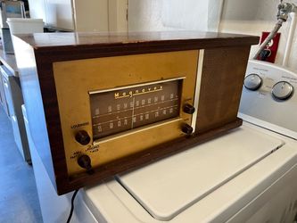 Vintage Magnavox Radio