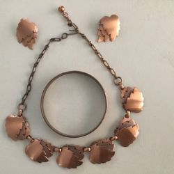  Vintage mid-century modern copper leaf jewelry set features layered, textured leaf motifs across a matching necklace, earrings, and bangle bracel
