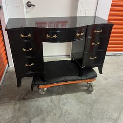 Desk.