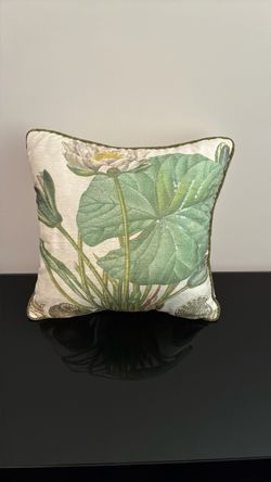 Botanical Floral Print Decorative Throw Pillow