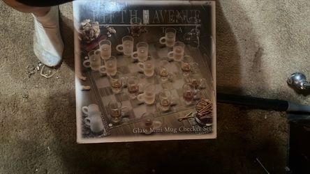 Mini mug checker set