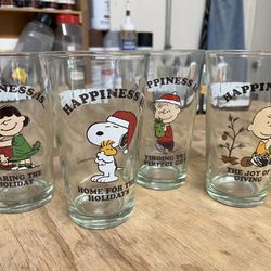 4 ea. Peanuts Holiday Drink Glasses