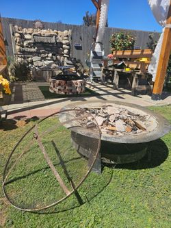 Metal fire pit